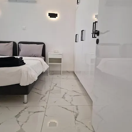 Apartmán 2 Bedroom Modern In The Heart Of Larnaca! *