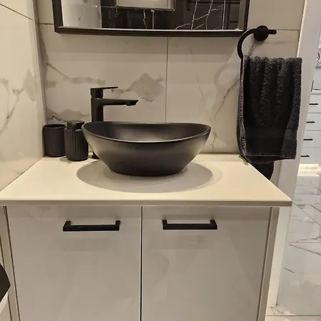 2 Bedroom Modern In The Heart Of Larnaca! Apartmán