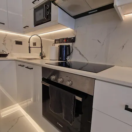 2 Bedroom Modern In The Heart Of Larnaca! Apartmán *